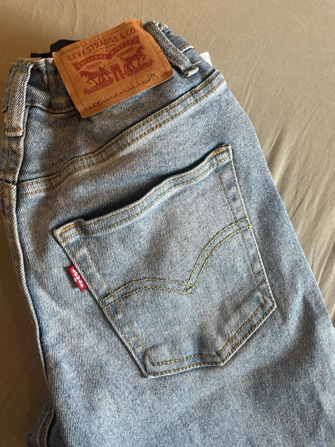 Ljusblå Levis jeans - 1