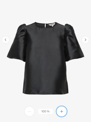 Blus vero Moda  - Säljer en knappt använt blus då den inte passade mig