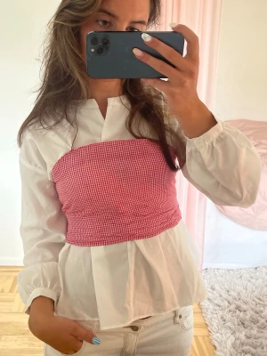 Topp!  - Så fin, har en liten missfärgning se bild 