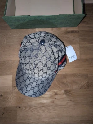 Cap blue - Selling a cap guci!