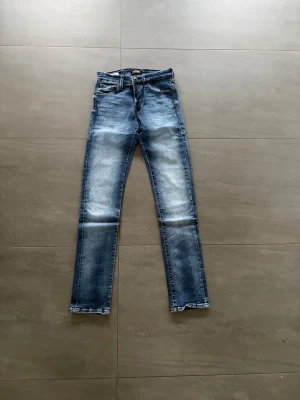 Jack&Jones Slim/Glenn blå - Säljer dessa blåa Slim/Glenn Jack&Jones jeans. De är i jättebra skick:)