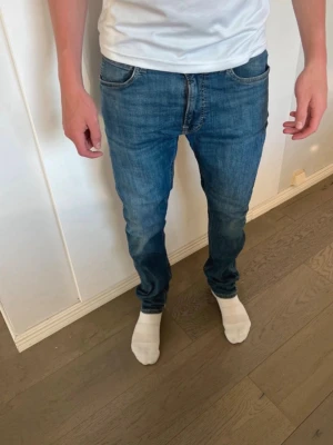 Lee jeans - Säljer dessa Lee jeans i modellen Luke och i storleken W33 L32. Hör gärna av er vid frågor.