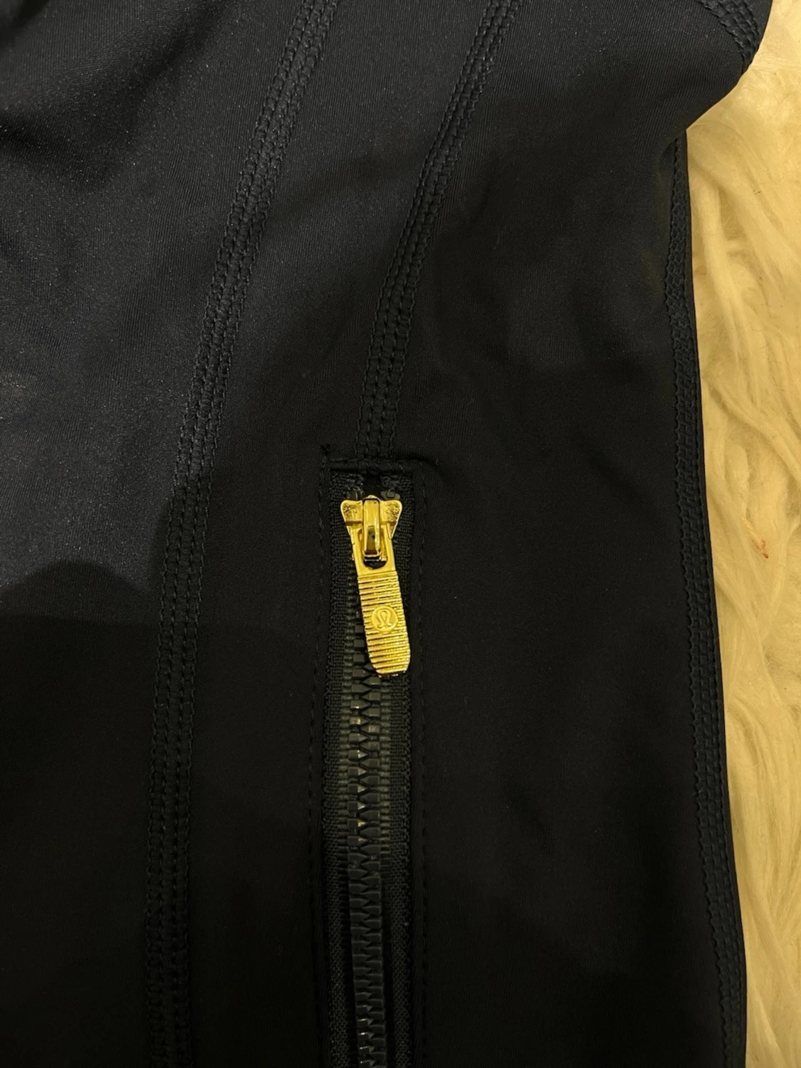 Marinblå jacka från Lululemon - 1