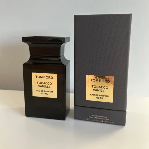 Tom Ford Tobacco Vanille EdP 100 ml oöppnad  - Tom Ford Tobacco Vanille Eau de Parfum 100 ml. Oöppnad, endast öppnad för fotografering. Nypris ca 3200kr. Batchkod 845/22188. Pris kan diskuteras vid snabb affär.