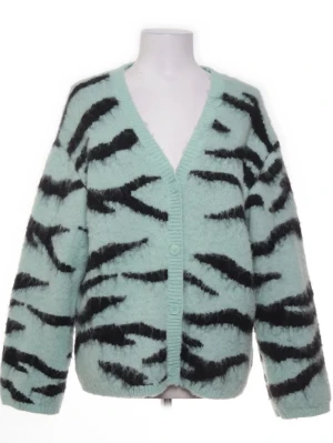 Zebra monki kofta - Säljer min mintgröna zebra koftan från monki💚 den är slutsåld över allt ock går inte att hitta! Storlek S 🤩 pris kan diskuteras