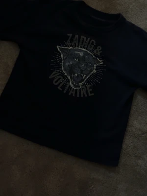 Zadig mörkblå tröja  - Zadig tröja mörkblå använd få gånger så fint skick💙 storlek xs 🎉🎉 