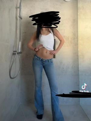 min kompis ska köpa sluts 🙄🙄🙄 - Hej Agnes köp dom nu.