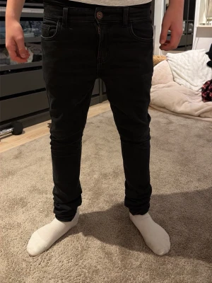 Svarta slim fit jeans  - Snygga och bekväma jeans! 