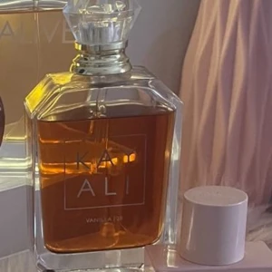 KAYALI Vanilla 28 Parfym - Trendig parfym från KAYALI med namnet Vanilla 28. Perfekt för dig som gillar stilrena dofter och vill sticka ut. Pris går att diskuteras.
