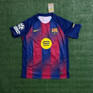 Barcalona Tröja - Säljer denna riktigt feta tröjan för ett riktigt bra pris. Skriv till om ni är intresserade eller har andra funderingar kring tröjan!