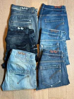 Dondup jeans - 3x Dondup Georg jeans 3x Dondup jeans W30-w33 Ett par säljer för 599 kan gå ner, köp alla 6 par för 2499.
