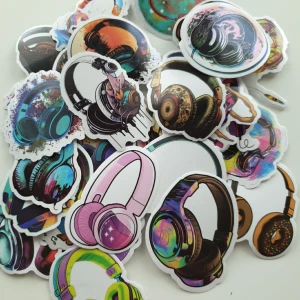 30st hörlurar klistermärken/stickers - Klistermärken/stickers.  Motiv: hörlurar. Antal: 30st. Skick: ny/oanvänd. Kul att använda till pyssel, scrapbooking och annat. Kan tex användas till att dekorera din bärbara dator, anteckningsbok,  etc. 