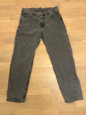 Grå vintage jeans - Storlek 32