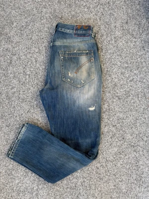 Dondup jeans | W34 - Dondup jeans | W34 | Feta slitningar & wash | mycket bra skick | hör av er vid prisförslag, frågor eller funderingar 