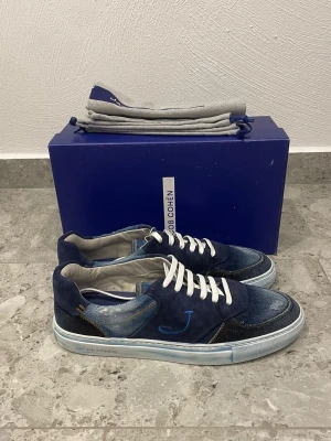 Helt Nya Jacob Cohën Skor - Helt Nya Jacob Cohen Skor || Storlek 45 || Nypris ca 7000kr || Mitt pris 3299kr || Box och Dustbag medföljer vid köp || Tveka inte på att höra av dig vid frågor eller funderingar 