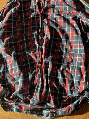 Röd svart skjorta - Race marine