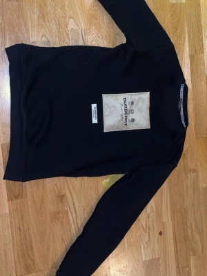 Svart sweatshirt från Burberry - Säljer en svart sweat shirt från burberry, pris kan diskuteras, kan sälja för mindre vid en snabb affär😃