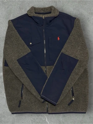 Ralph Lauren Teddy Jacka - Polo Ralph Lauren fleecejacka med dragkedja, i nyskick Perfekt till våren