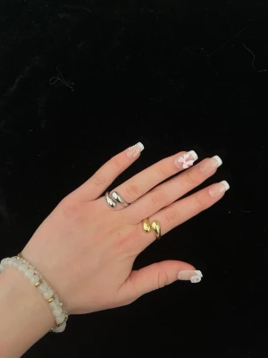 Ringar i guld och silver  - Helt ny. Justerbar. Frakt 29kr. tryck på köp nu!! 🪽✨ 89kr styck 