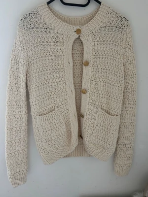 Beige stickad kofta från Primark  - Snygg beige stickad kofta från Primark 