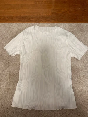 Vit top - Fint skick.