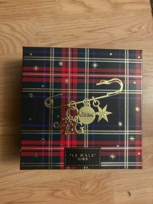 Jean Paul Gaultier Le Male Elixir set - Typ aldrig använt. Använt kanske 5-10 gånger. 125ML. Nypris 1650kr. Köptes från kicks