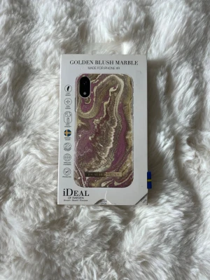 Golden Blush Marble skal iDeal of Sweden - Snyggt mobilskal från iDeal of Sweden i modellen Golden Blush Marble, designat för iPhone XR. (Pris kan diskuteras)
