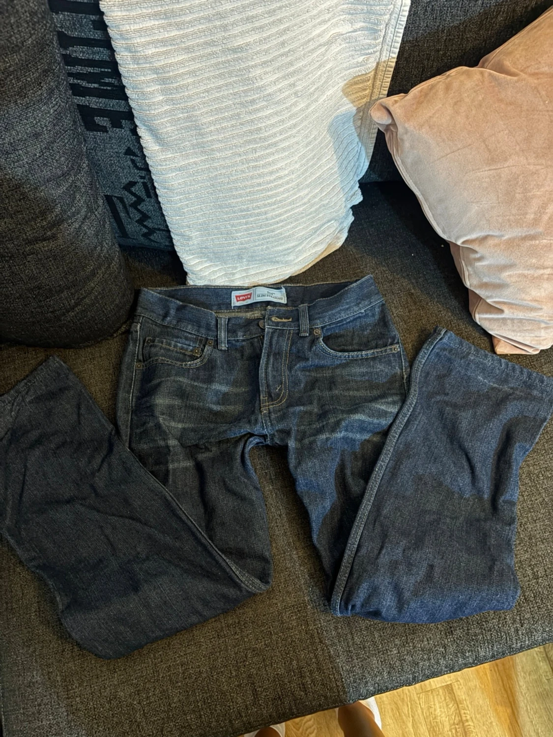 Mörkblå Levi's  jeans