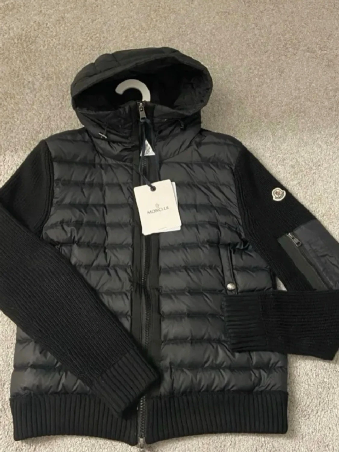 Svart pufferjacka från Moncler