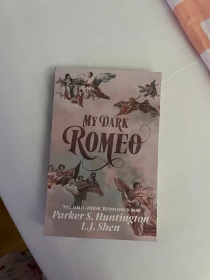 My Dark Romeo - Parker S. Huntington och L.J. Shen - I nytt skick och aldrig tidigare läst självpublicerad utgåva av My Dark Romeo som inte längre finns att köpa. 