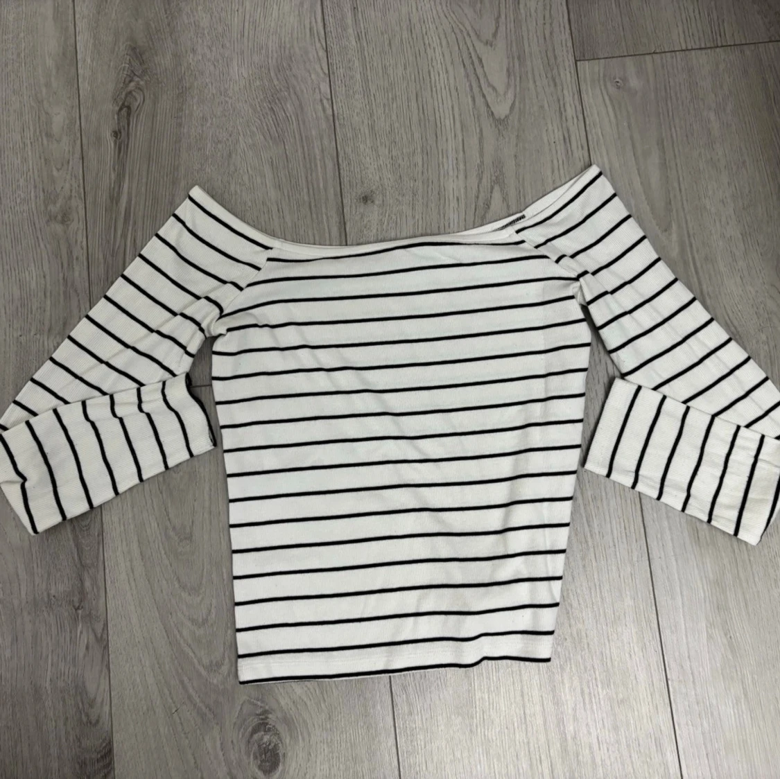 Randig offshoulder topp