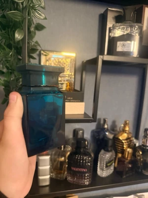 Säljer ALLA parfymer rabbat! Buda  - Säljer allting då jag vill börja om på nytt . Skriv bud jag har : tomford xerjoff creed swy intensly swy normala valentino born in Romauomo latttafah asad lattafah kamrah och Jean Paul galtiee le male, le make