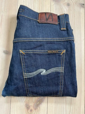 Nudie Vintage Jeans  - Säljer ett par feta jeans från Nudie 🤟| Storlek 31/32 men sitter som 30/32 📏 (PM för mått) | Skitnajs tvätt och i ett grymt skick, nästan som nya 🙌| Tveka inte vid frågor eller annat 😊