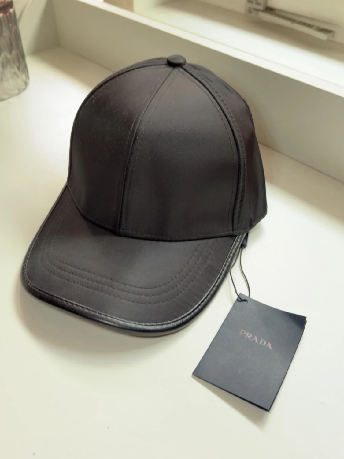 Svart keps från Prada i nylon - 1