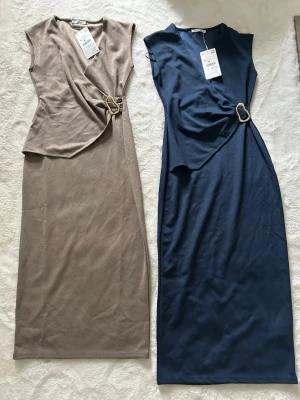 Zara klänningar  - 389kr st nypris,  mitt pris: 400 för båda 