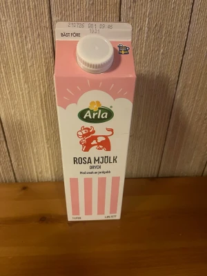 Rosa mjölk tom förpackning - Tom förpackning rosa mjölk mjölkpaket Arla