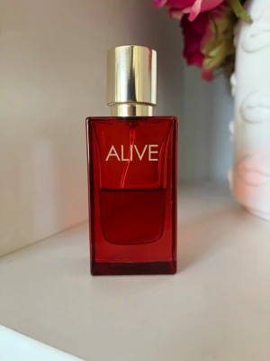 Hugo Boss: Alive Parfum - 30ml från början