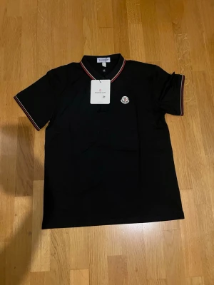 Moncler Pike - Inte använd.  Storlek XL passar även L.