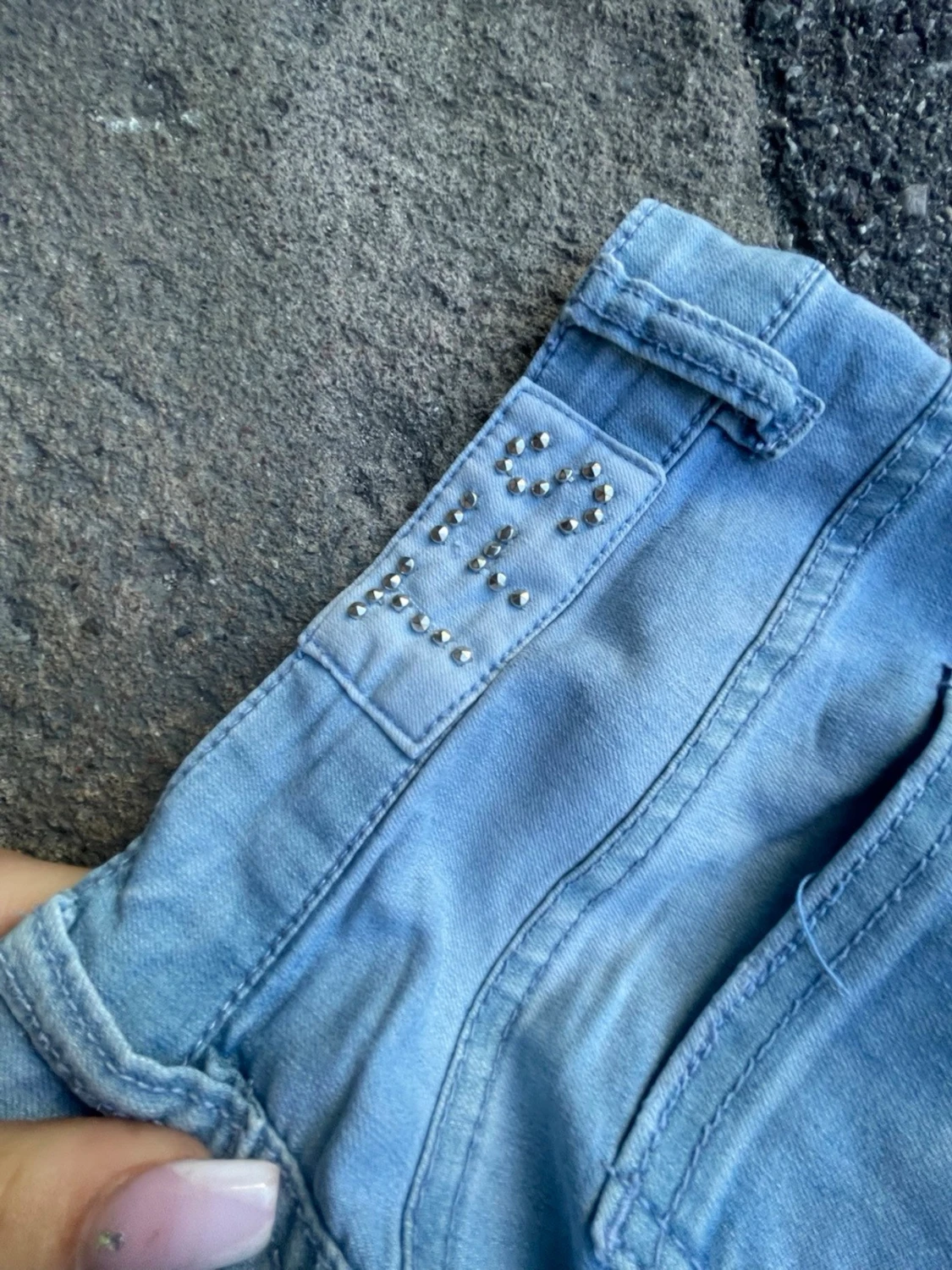 Ljusblå slitna skinny jeans - 4