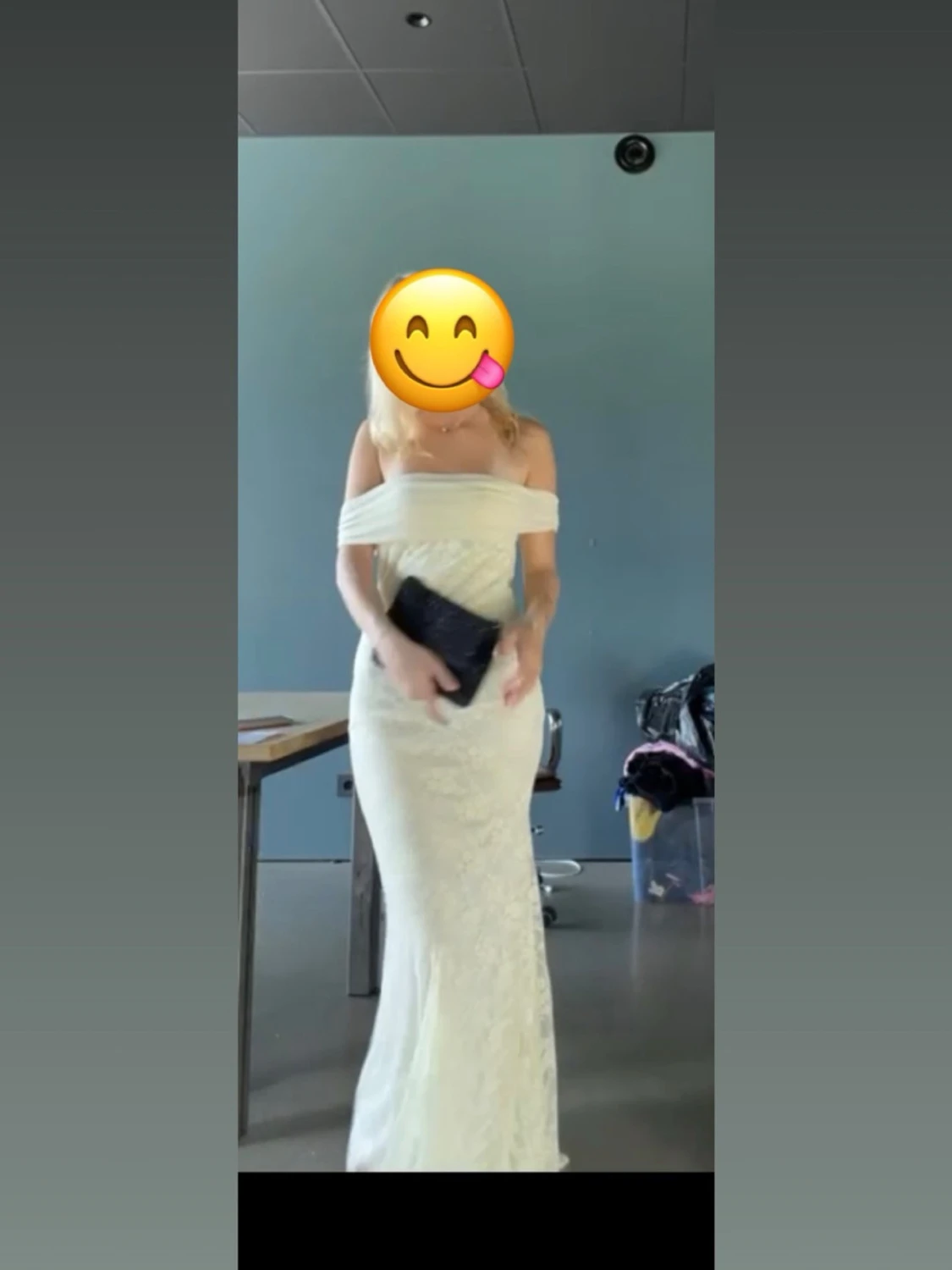 Gul/beige axelbandslös långklänning