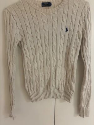Beige kabelstickad tröja Polo Ralph Lauren - Inte använt mycket.