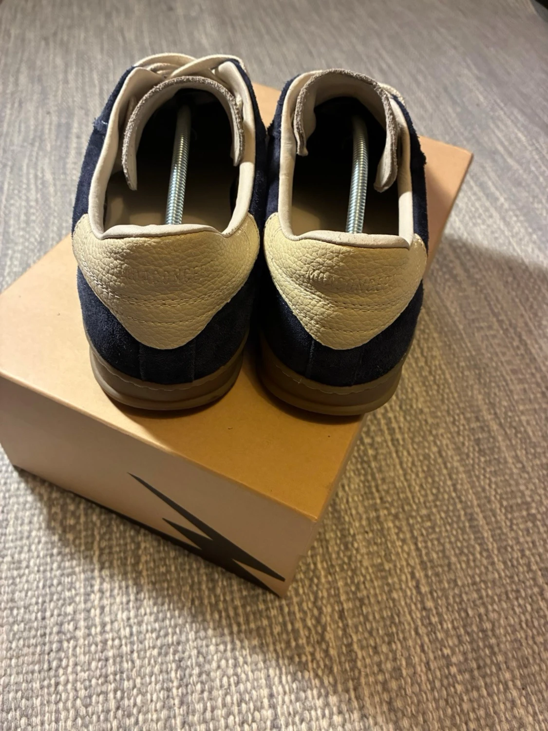 Mörkblå sneakers från MDA Concept - 5