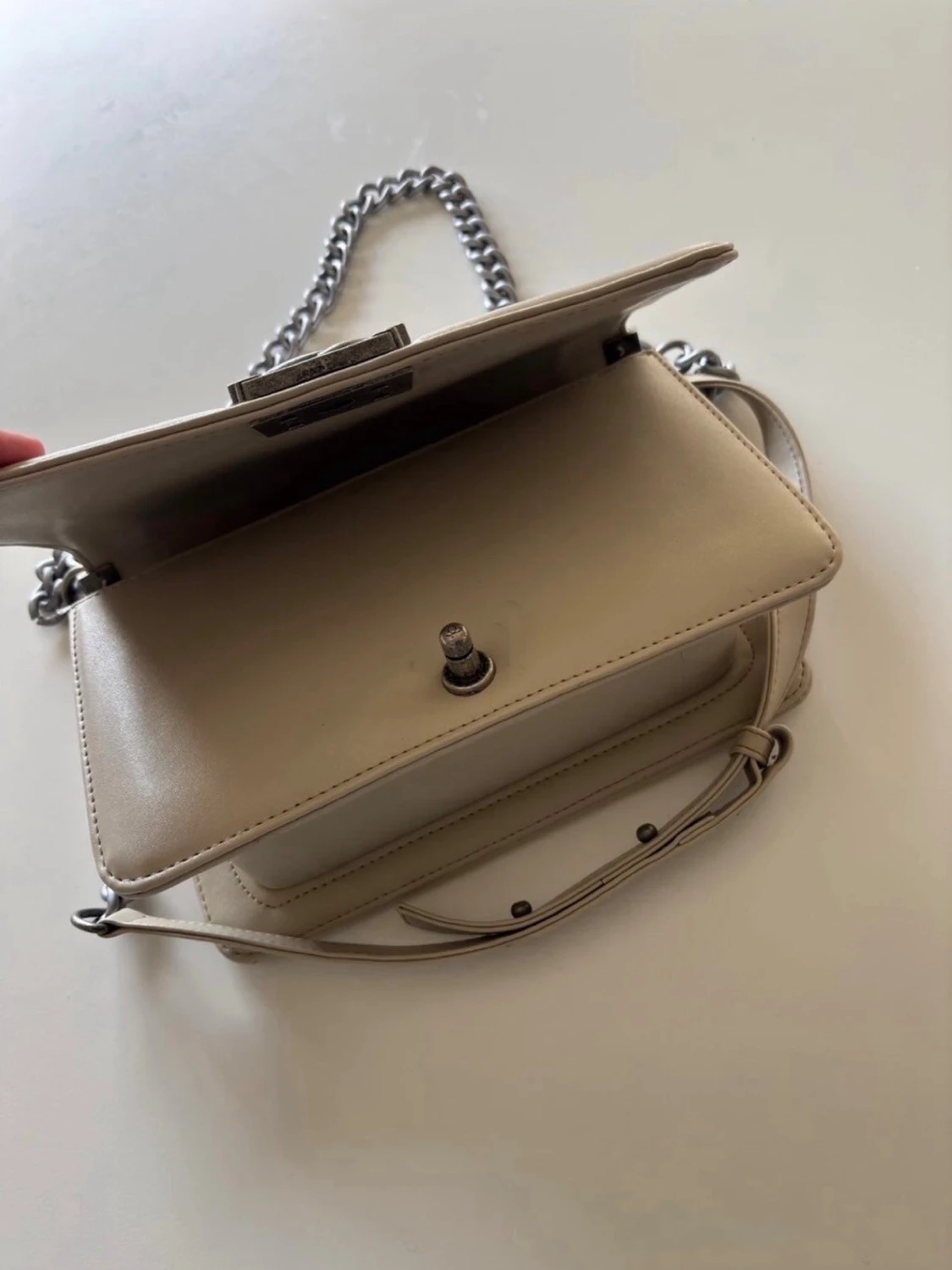 Snygg beige handväska  - 1