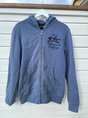 Peak Performance hoodie dimblå - Snygg blå hoodie från Peak Performance strlk M 