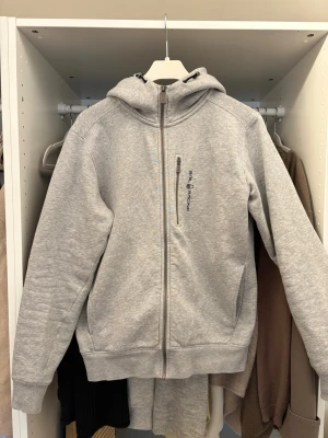 Sail Racing hoodie - Grå Sail Racing hoodie