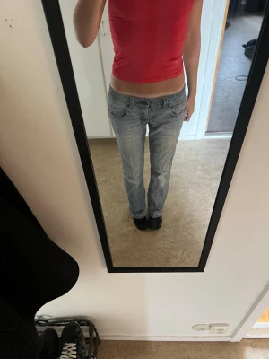 Jeans från tiger of sweden - Inga defekter. Mina standard mått: midja 35-38 innerben 80-85 cm. 