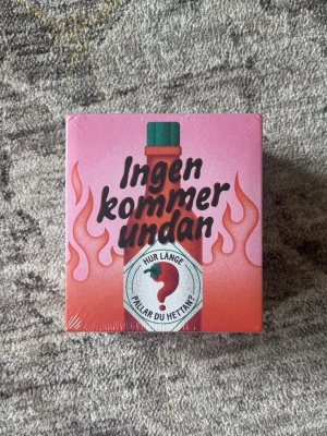 Ingen kommer undan sällskapsspel - Ingen kommer undan är ett partyspel inspirerat av Mirabells YouTube-serie. Helt oöppnad!