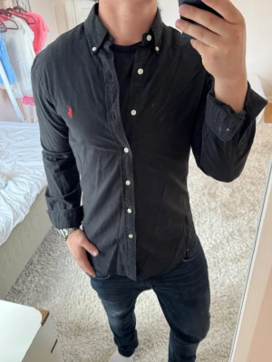 Ralph Lauren skjorta slim fit  - Ralph Lauren | skick 9/10 | Storlek M | Pris - 499kr | Modellen är ca 180cm lång | Hör av dig vid minsta fråga eller fundering!!