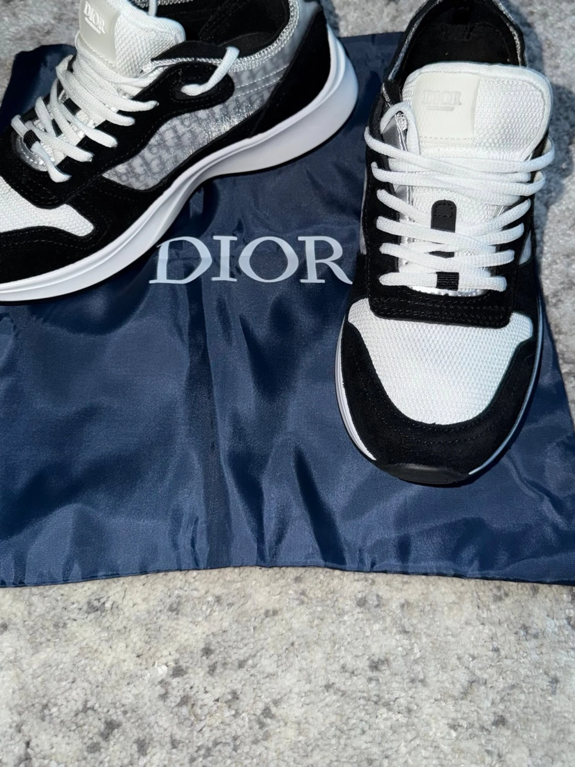 Svarta och vita Dior sneakers - 1