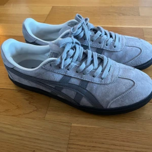 Asics Onitsuka Tiger Tokuten - Onitsuka Tiger Tokutens, enbart testade. Säljer pga fel storlek. 